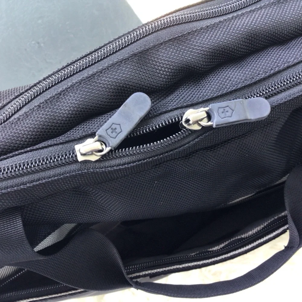Victorinox Multi-Compartmental Laptop Briefcase Travel Bag Lightweight